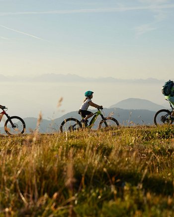 Ihr Hotel mit beheiztem Außenpool in Südtirol Ihr Hotel mit beheiztem Außenpool in Südtirol