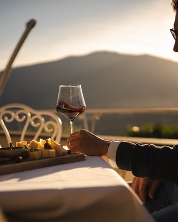 Ihr Hotel mit beheiztem Außenpool in Südtirol Ihr Hotel mit beheiztem Außenpool in Südtirol