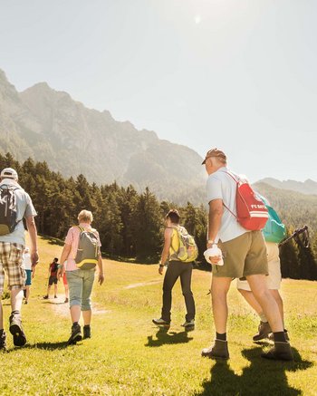 Ihr Hotel mit beheiztem Außenpool in Südtirol Ihr Hotel mit beheiztem Außenpool in Südtirol