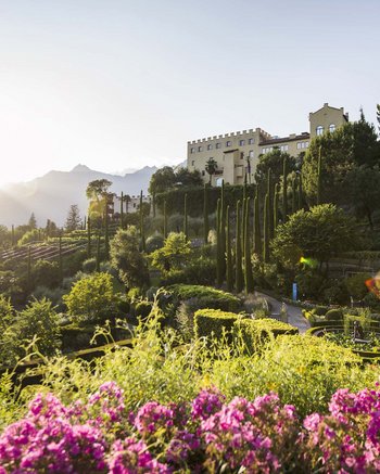 Ihr Hotel mit beheiztem Außenpool in Südtirol Ihr Hotel mit beheiztem Außenpool in Südtirol