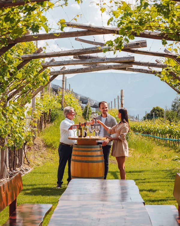 Ihr Hotel mit beheiztem Außenpool in Südtirol Ihr Hotel mit beheiztem Außenpool in Südtirol