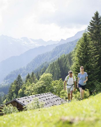 Ihr Hotel mit beheiztem Außenpool in Südtirol Ihr Hotel mit beheiztem Außenpool in Südtirol